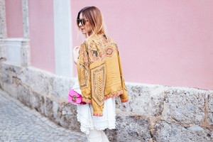 Pailletten-Jacke-weiße-cropped-Jeans-Tunika-Streetstyle-Furla-Metropolis-fashionblog-modeblog-whoismocca-14