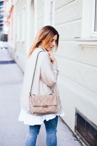 beige-satin-bomberjacke-ripped-jeans-topshop-mules-streetstyle-stella-mccartney-bag-modeblog-fashionblog-whoismocca-6