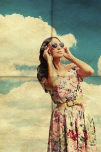 Frau in Vintage-Kleidung